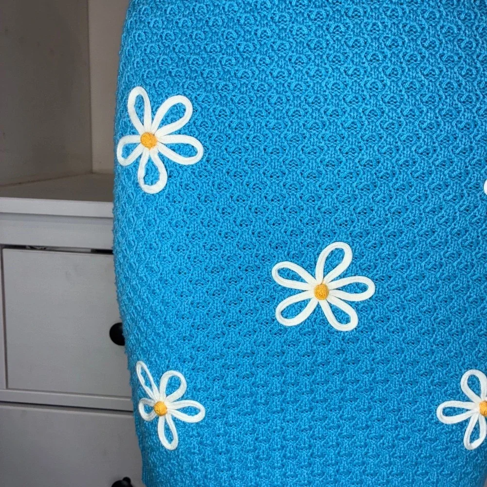Blue‎ Knit Daisy Mini Skirt Small Floral Applique Textured Honeycomb